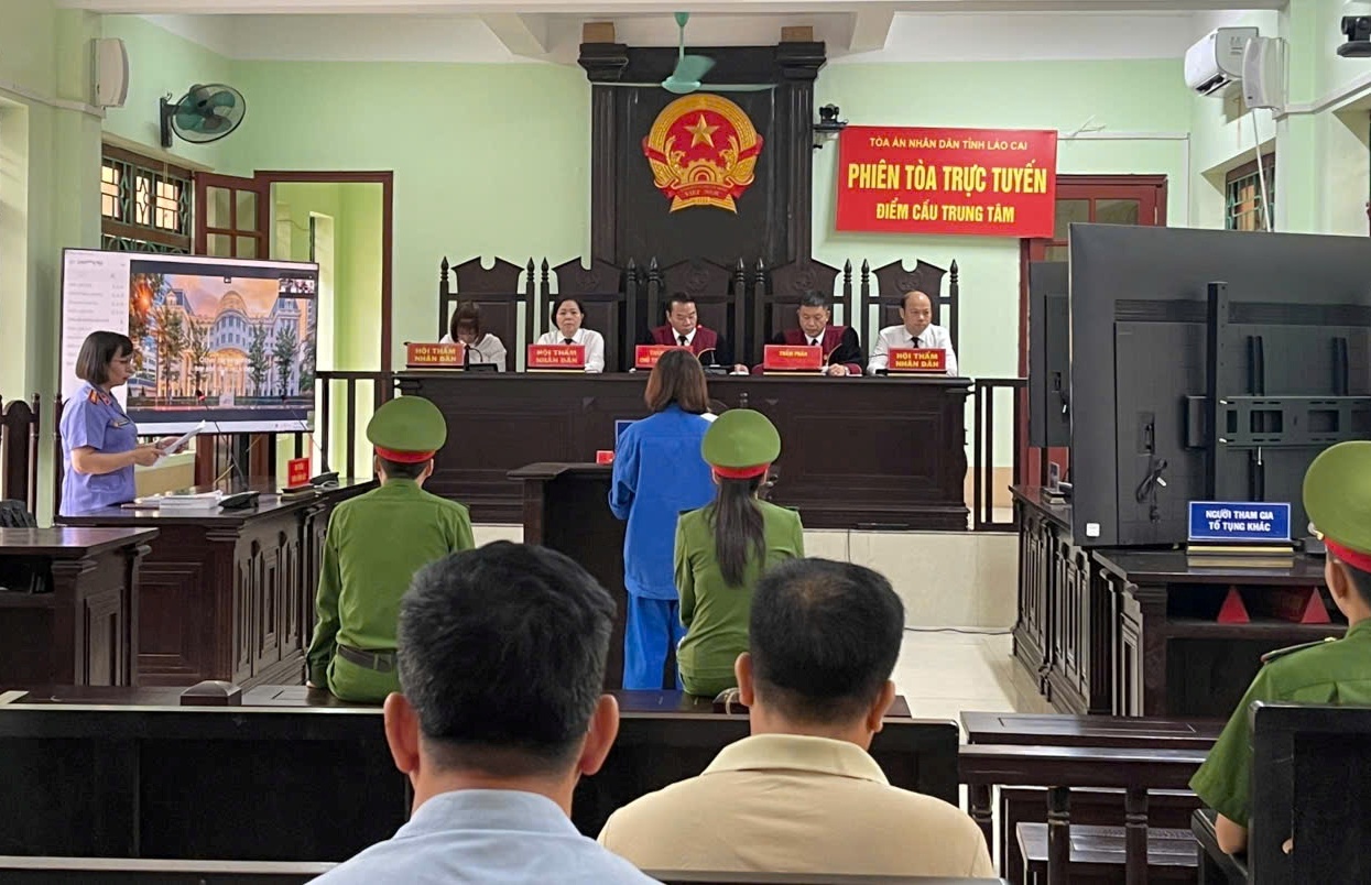 Phòng 1, VKSND tỉnh Lào Cai phối hợp xét xử trực tuyến, lưu động, rút kinh nghiệm