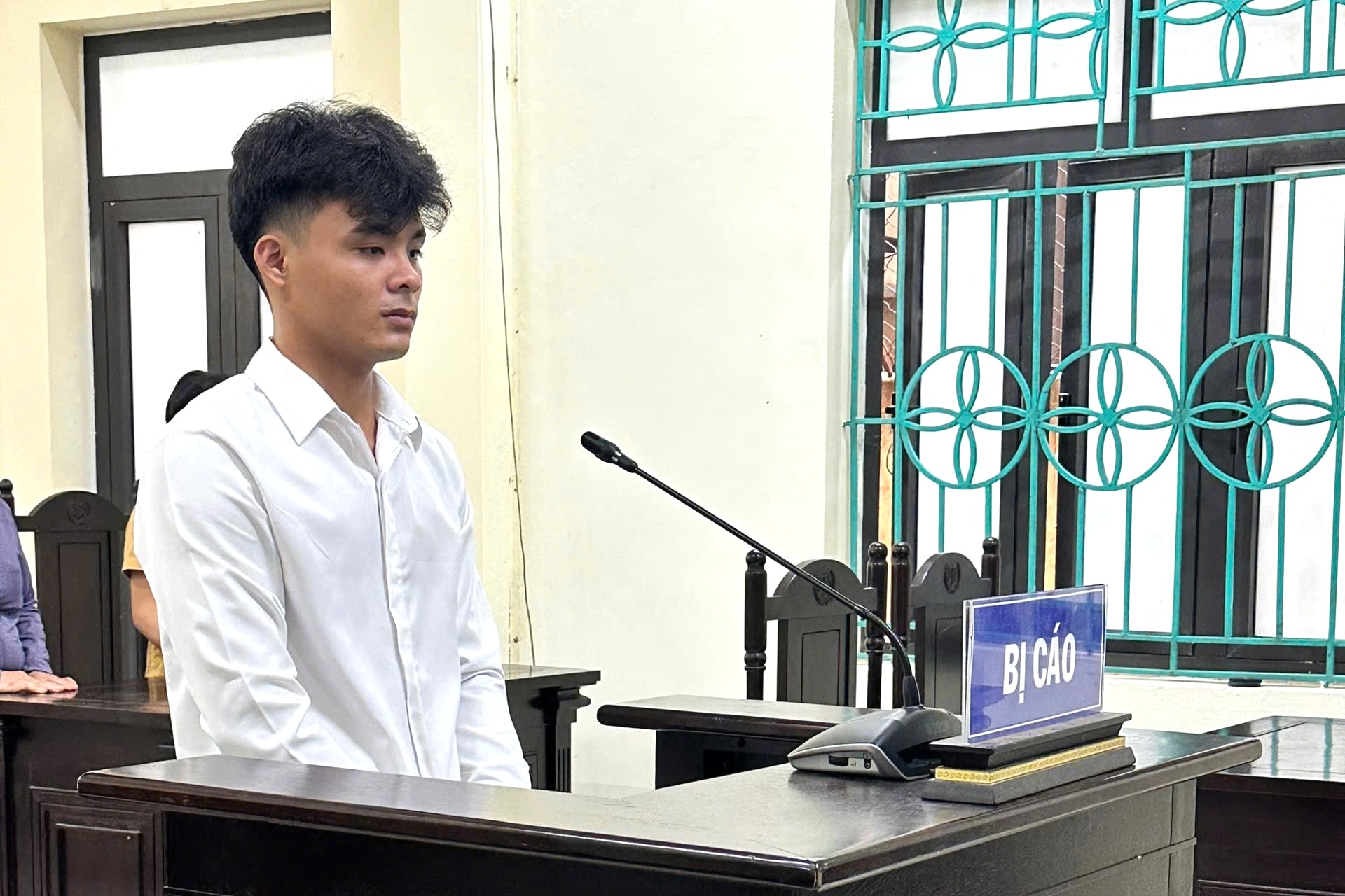 13 tháng tù cho nam thanh niên lấy trộm vàng của mẹ bạn thân