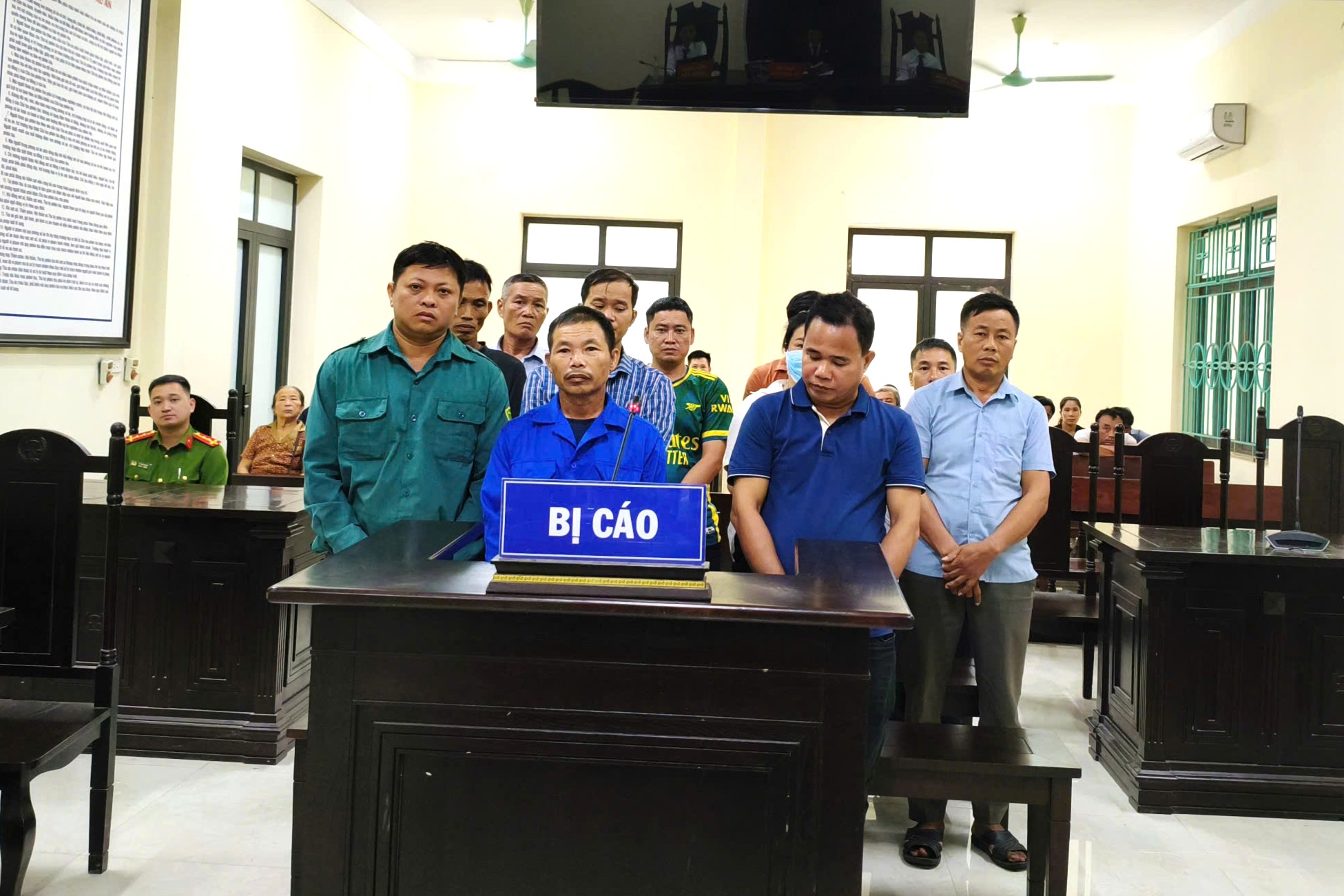 Đánh liêng mừng tất niên, 11 bị cáo lĩnh án