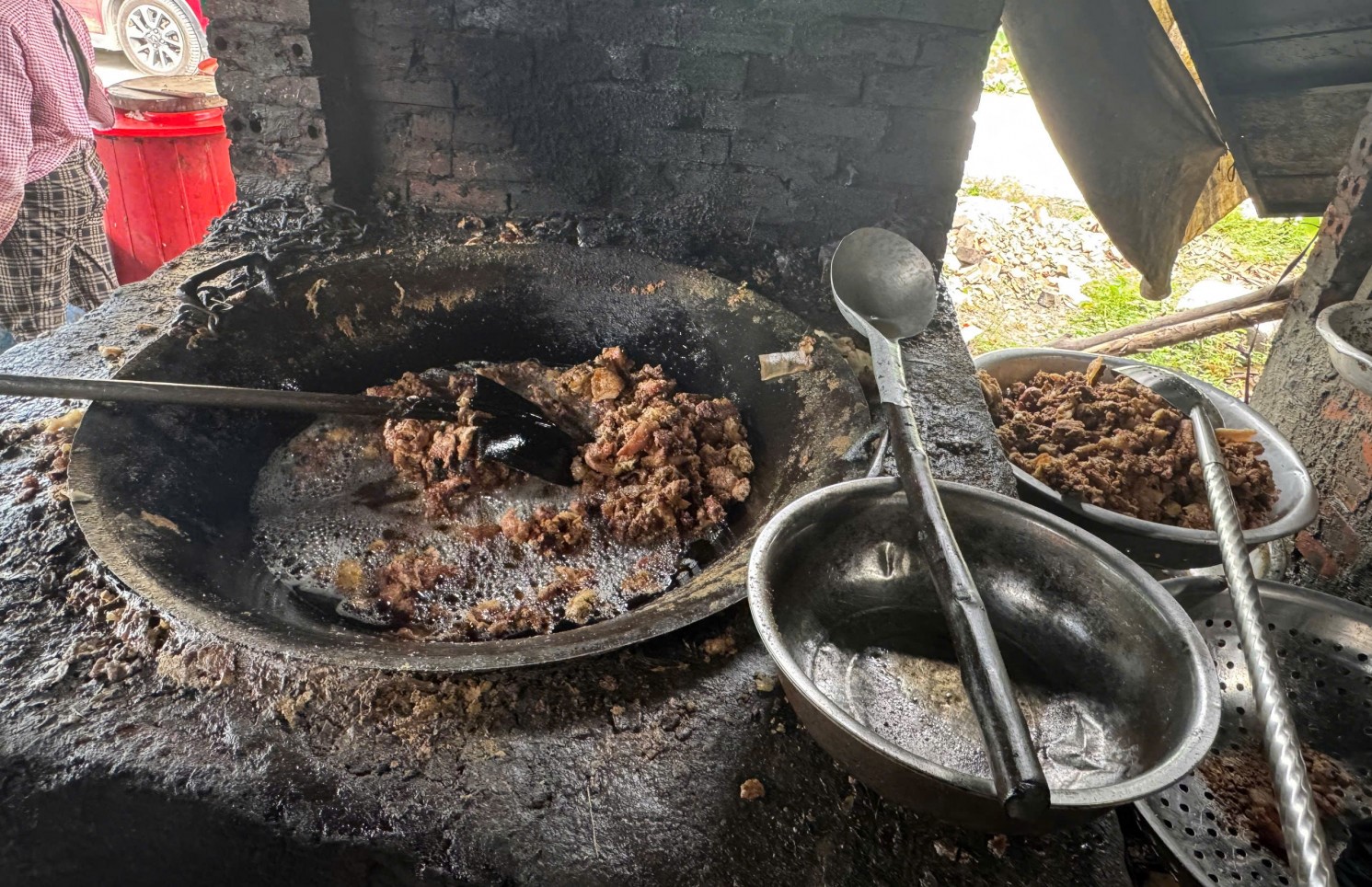 Phát hiện cơ sở chế biến mỡ lợn không bảo đảm vệ sinh