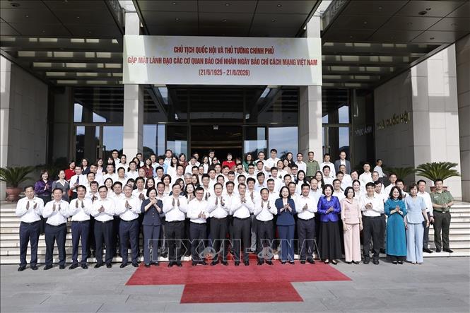 Chủ tịch Quốc hội và Thủ tướng Chính phủ gặp mặt lãnh đạo các cơ quan báo chí