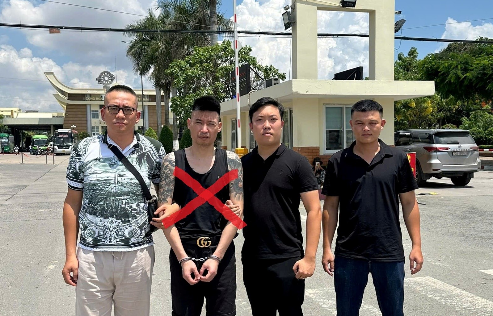 Bắt đối tượng truy nã nguy hiểm lẩn trốn sang Campuchia
