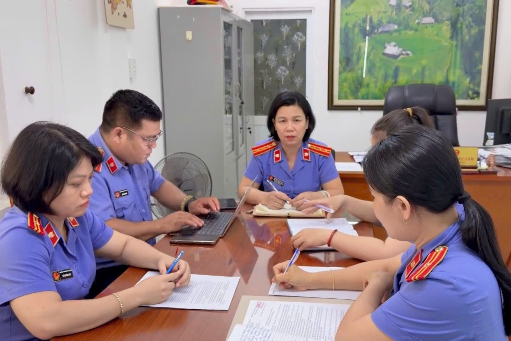 VKSND khu vực 3, TP Đà Nẵng đẩy mạnh kiểm sát xét miễn, giảm nghĩa vụ thi hành án dân sự