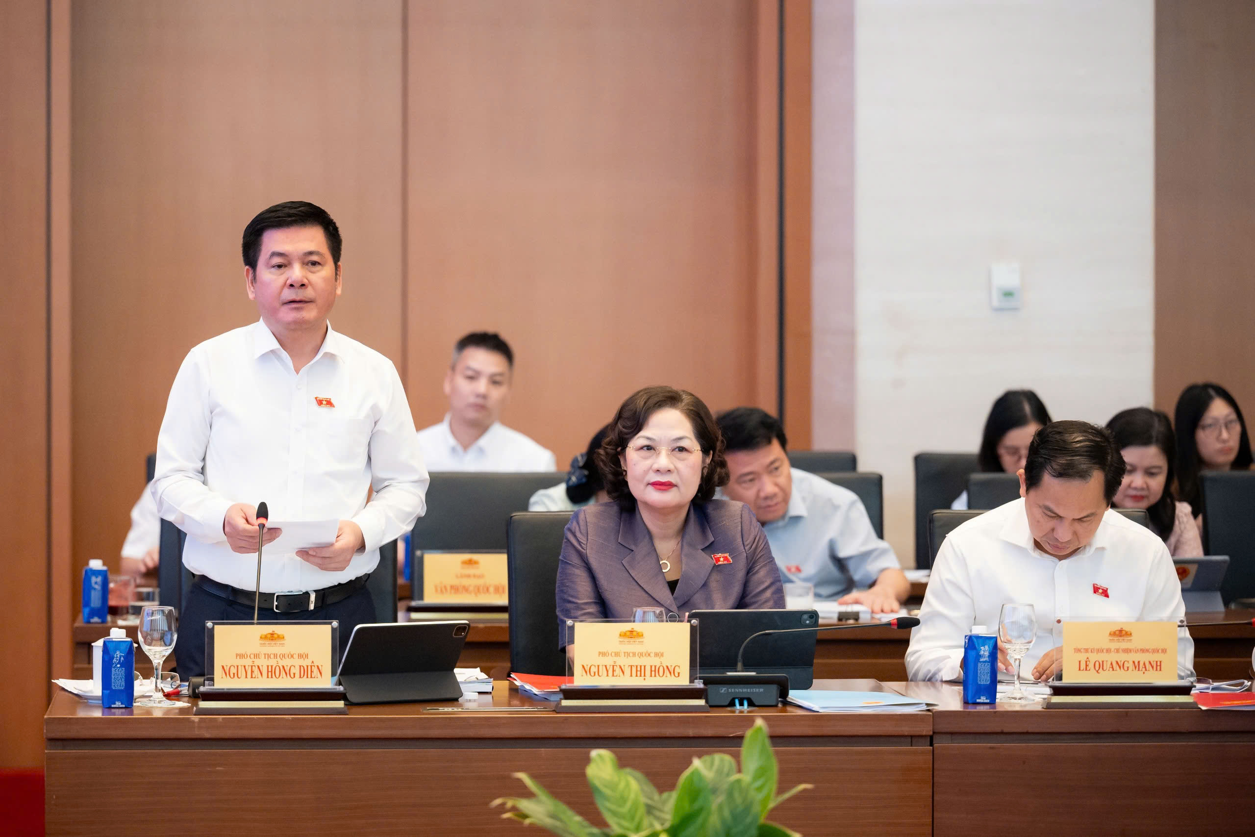 Hạn chế áp dụng quy trình rút gọn trong xây dựng pháp luật để tránh những hệ lụy