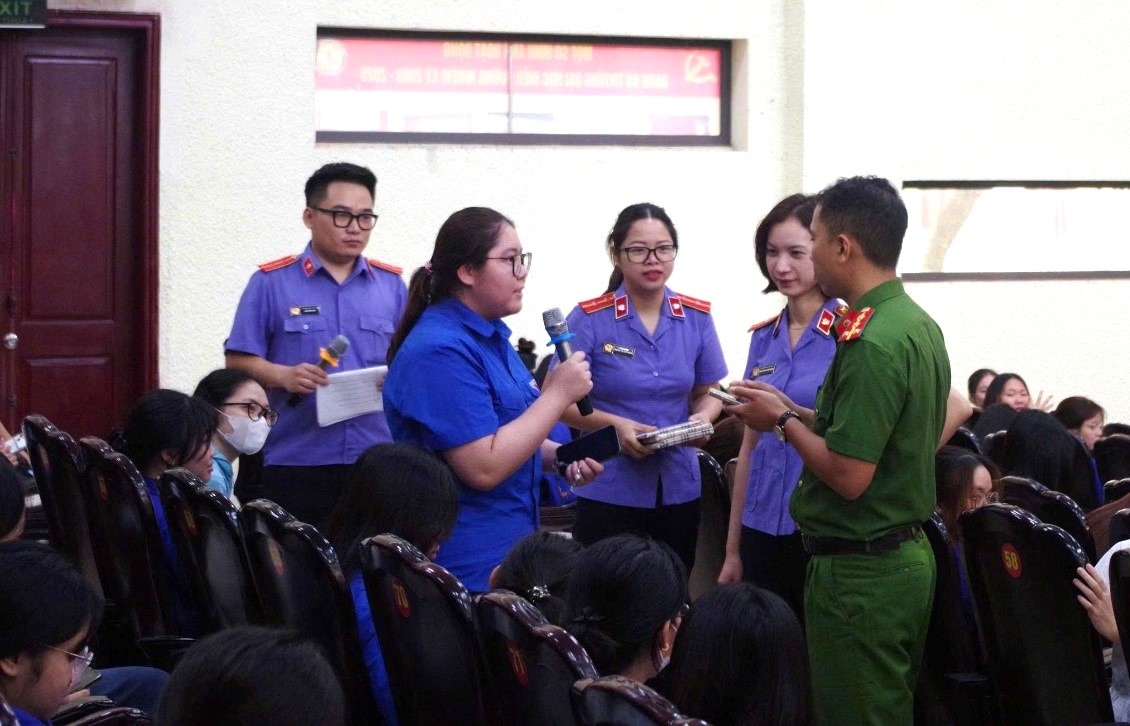 VKSND khu vực 7, tỉnh Ninh Bình phối hợp tuyên truyền pháp luật tại Trường Đại học Điều dưỡng Nam Định