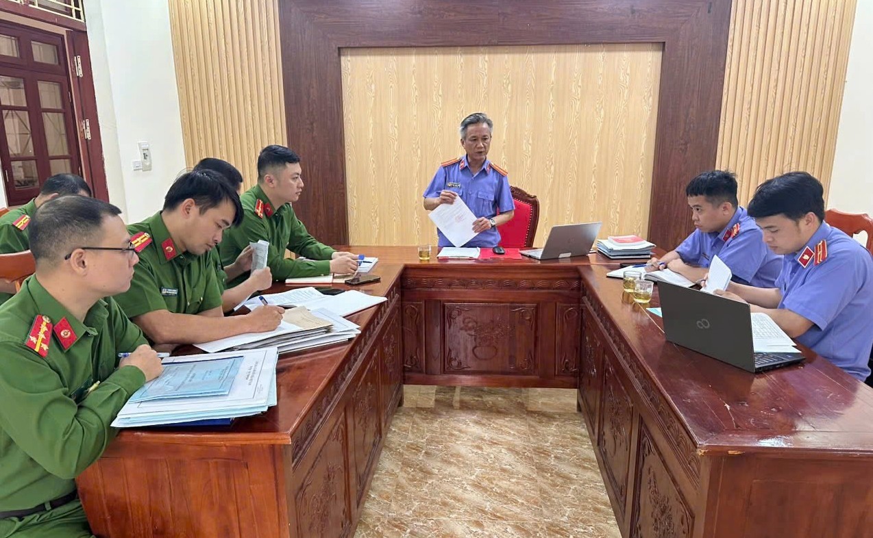 Trực tiếp kiểm sát công tác tiếp nhận, giải quyết nguồn tin về tội phạm và thi hành án hình sự