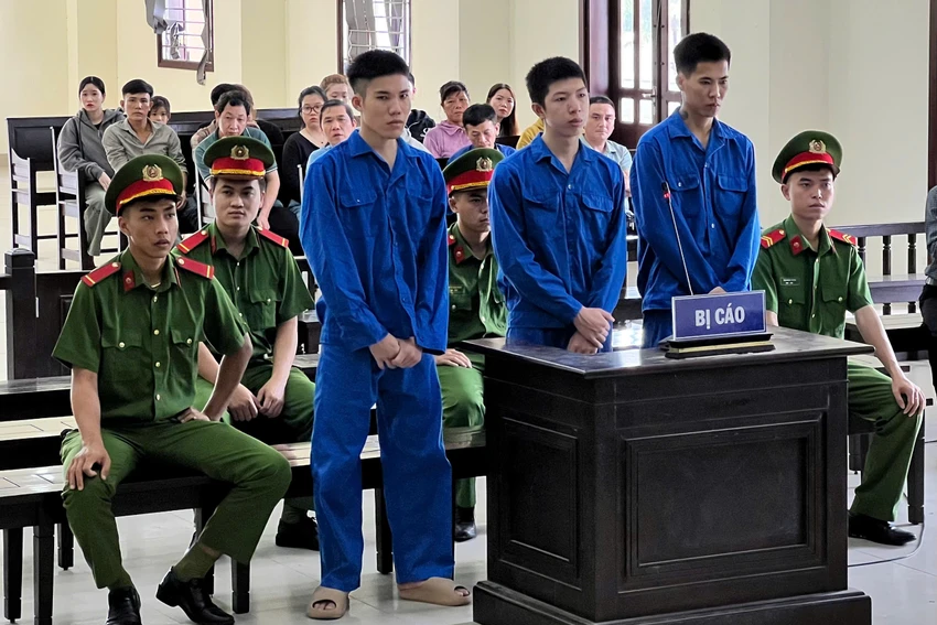 Hai bị cáo nhận án chung thân sau vụ án giết người tại quán ăn