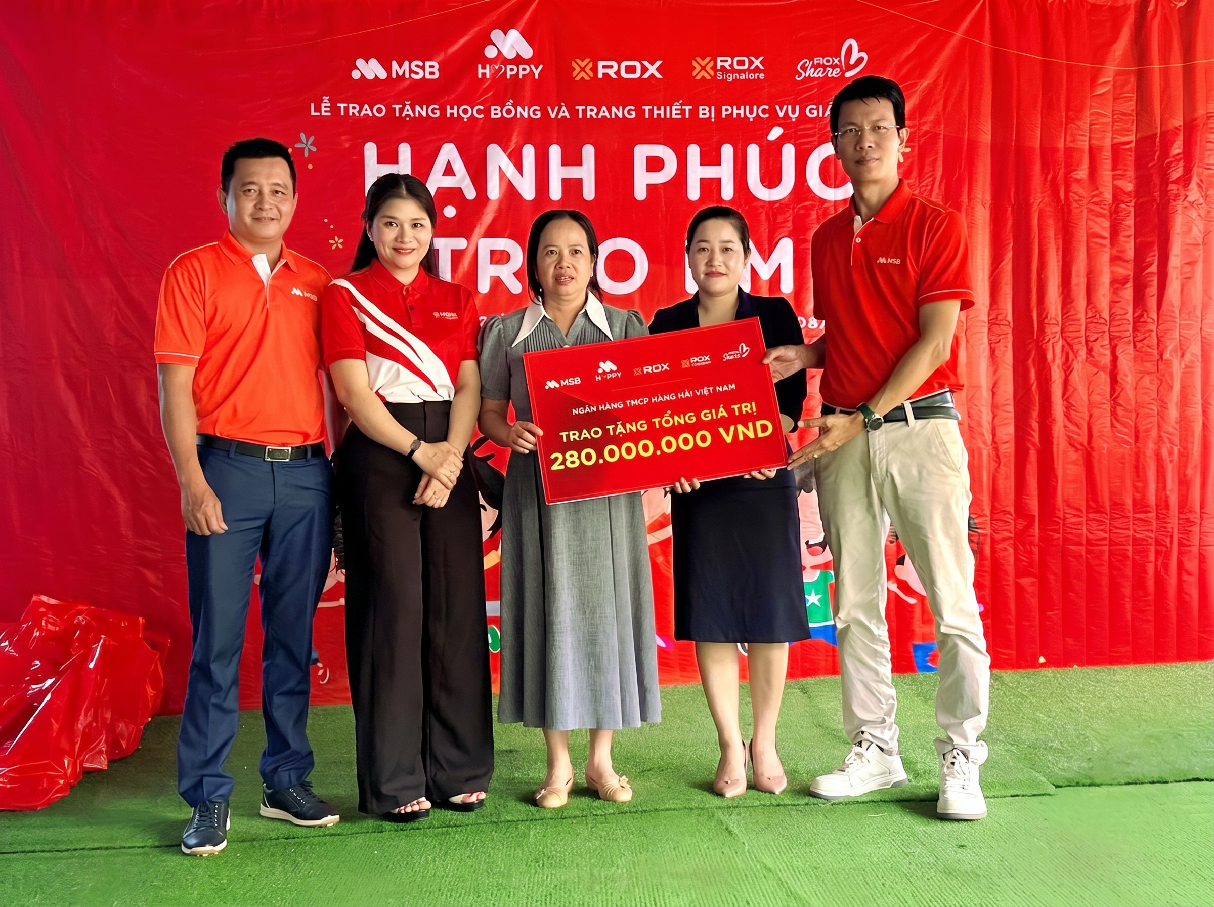 Mang yêu thương đến những điểm trường còn nhiều khó khăn