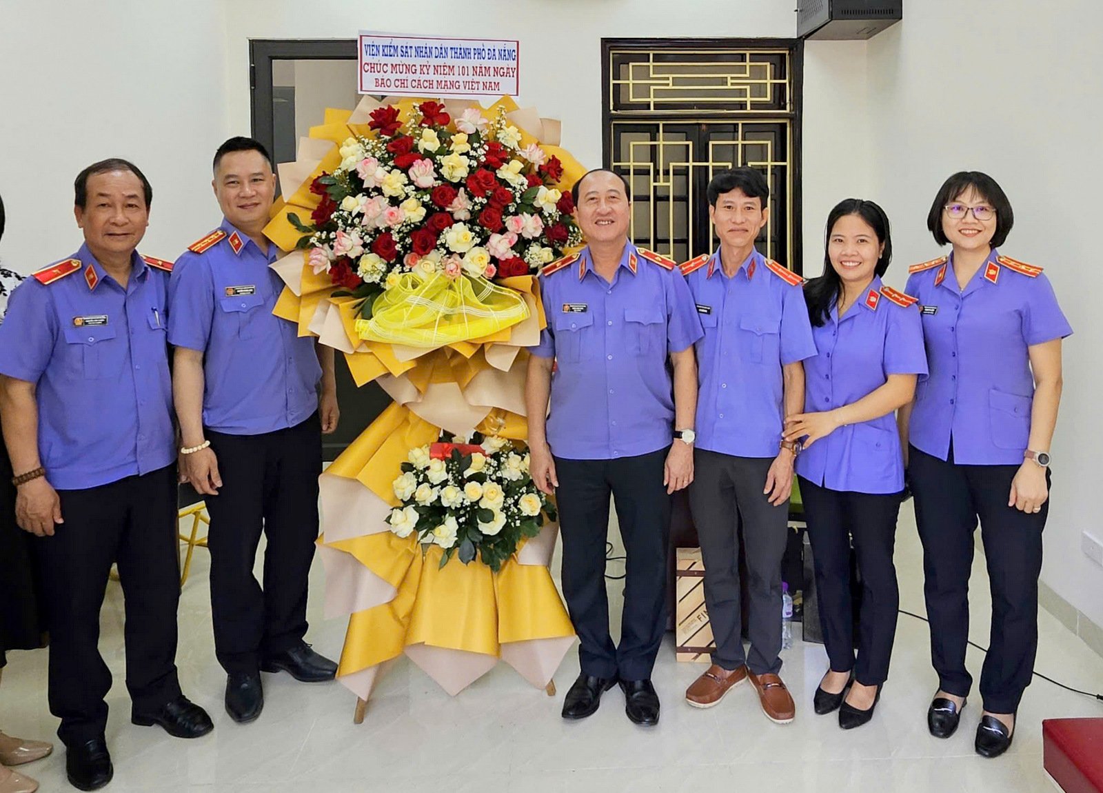 Nhiều đơn vị đến thăm, chúc mừng VPĐD Miền Trung - Tây Nguyên Báo Bảo vệ pháp luật nhân Ngày Báo chí Cách mạng Việt Nam