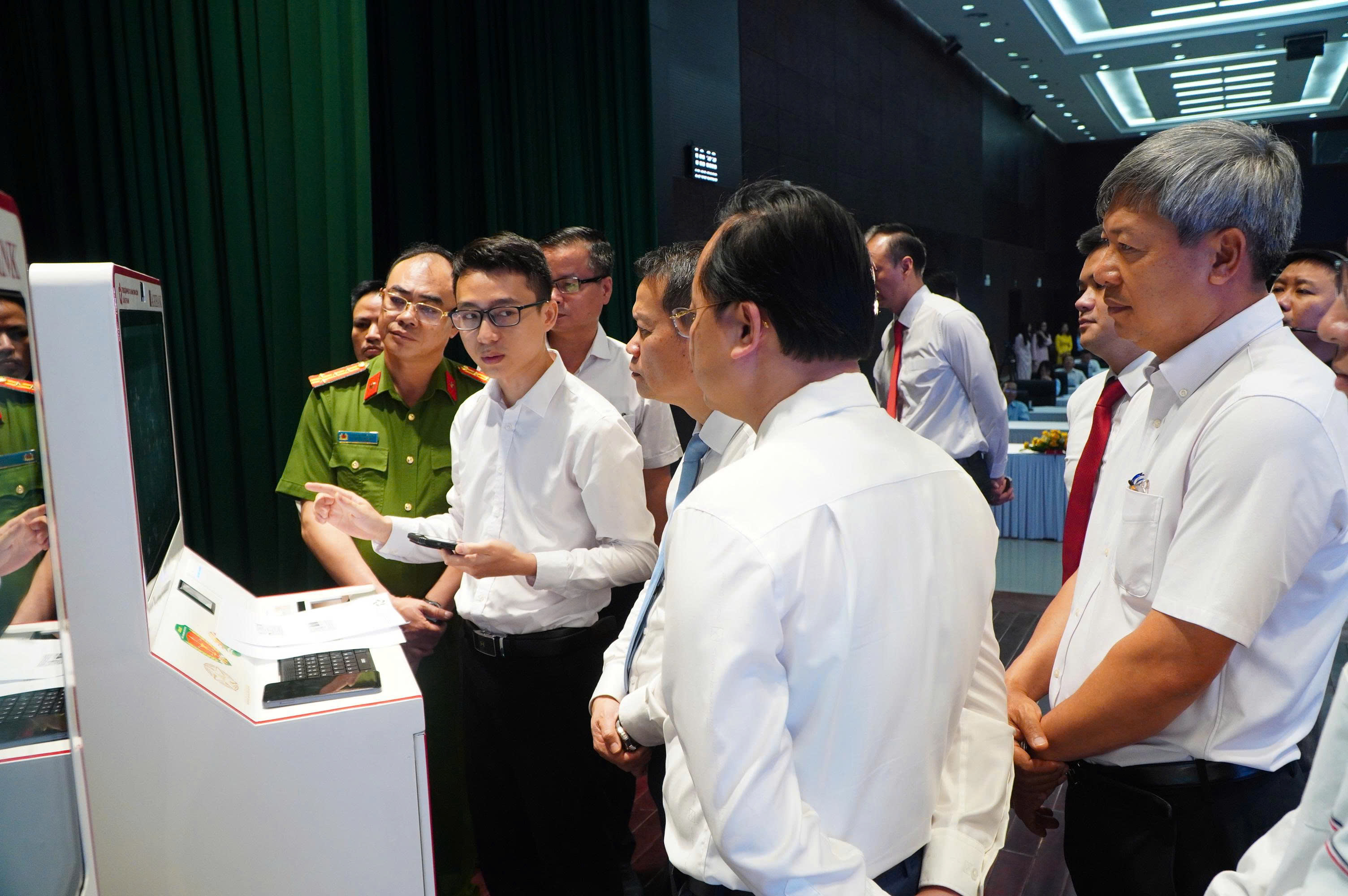 TP Đà Nẵng phối hợp Agribank thí điểm 11 Kiosk thông minh, mở rộng không gian phục vụ công dân số
