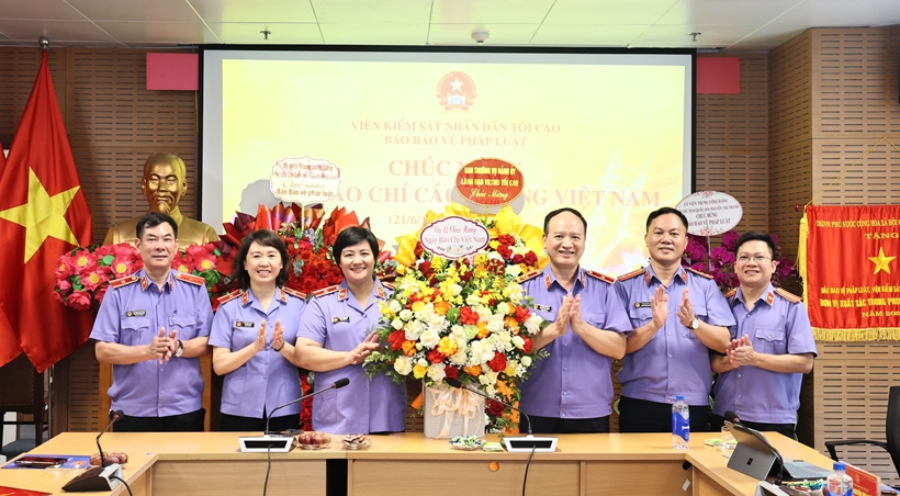Các cơ quan, đơn vị chúc mừng Báo Bảo vệ pháp luật nhân Ngày Báo chí Cách mạng Việt Nam