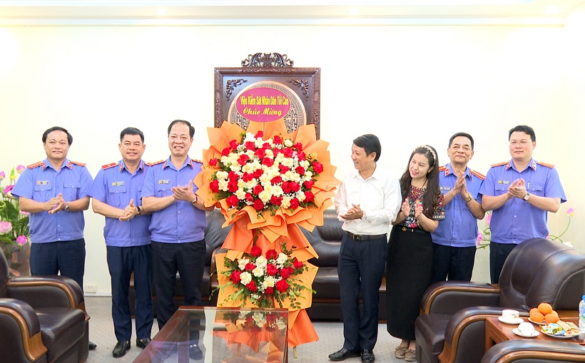 Lãnh đạo VKSND tối cao thăm, chúc mừng Tạp chí Cộng sản và Nhà xuất bản Chính trị quốc gia Sự thật