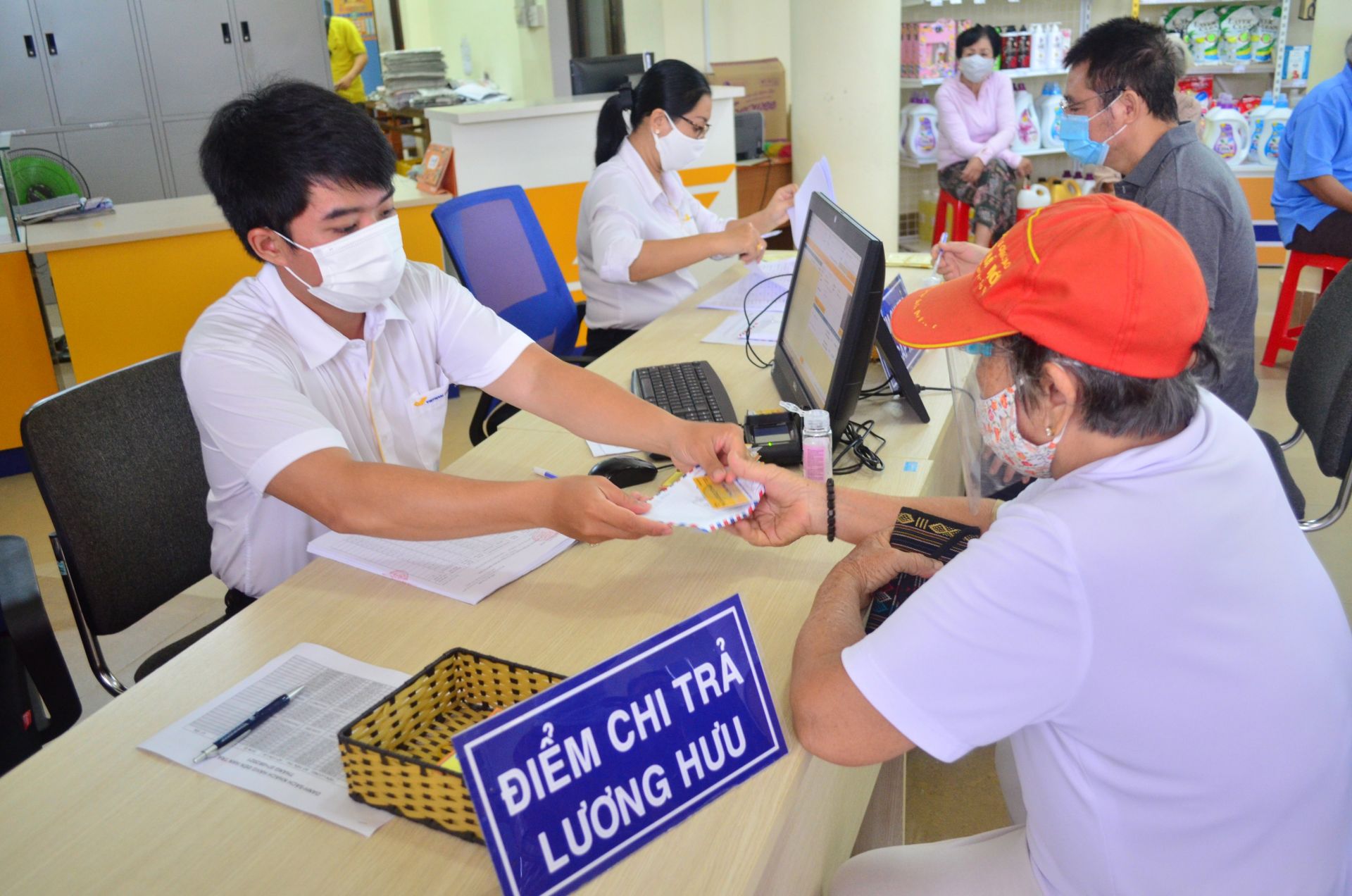 Suy giảm sức khỏe có được hưởng lương hưu khi chưa đủ năm đóng bảo hiểm xã hội