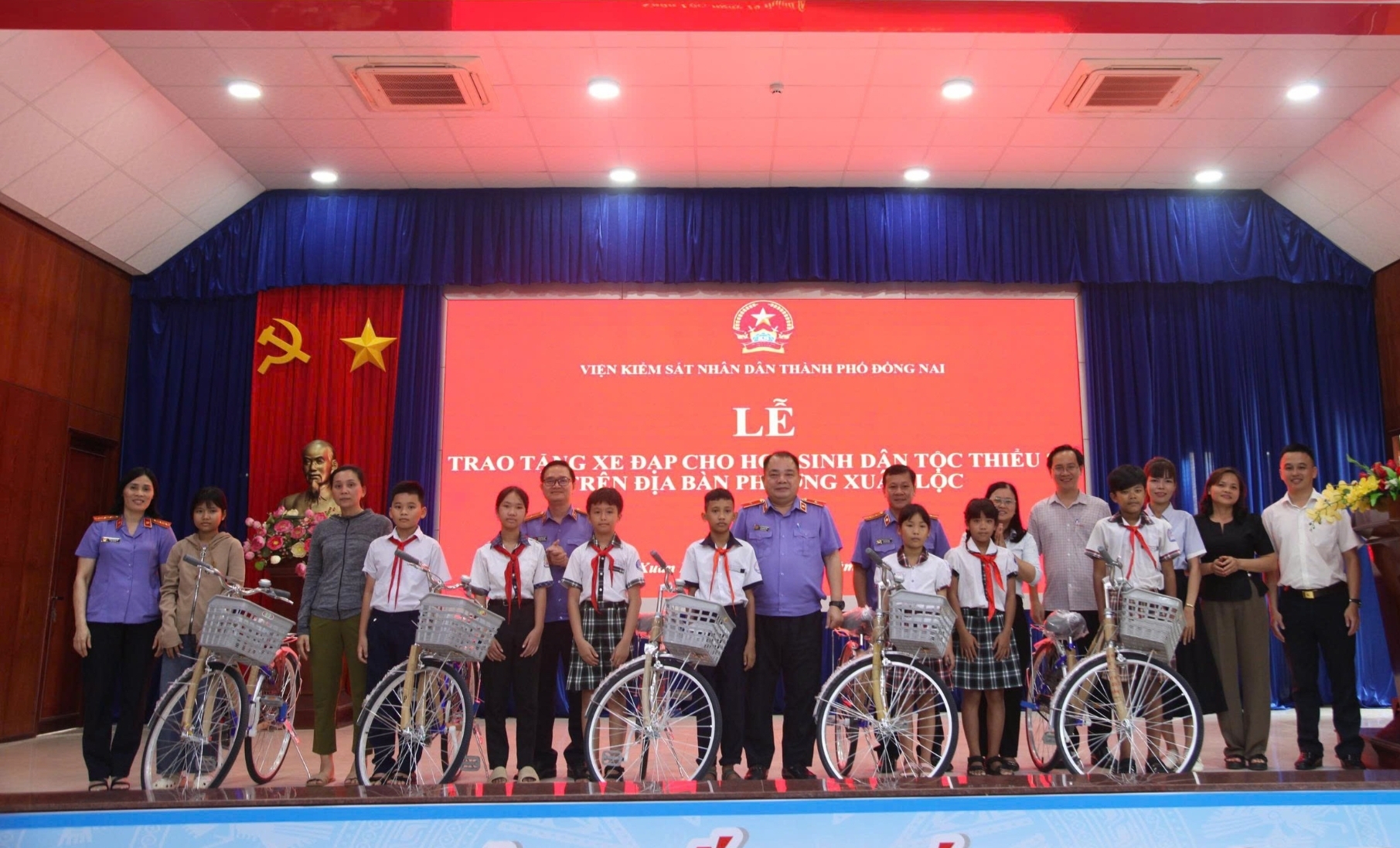 VKSND thành phố Đồng Nai trao tặng xe đạp cho học sinh dân tộc thiểu số