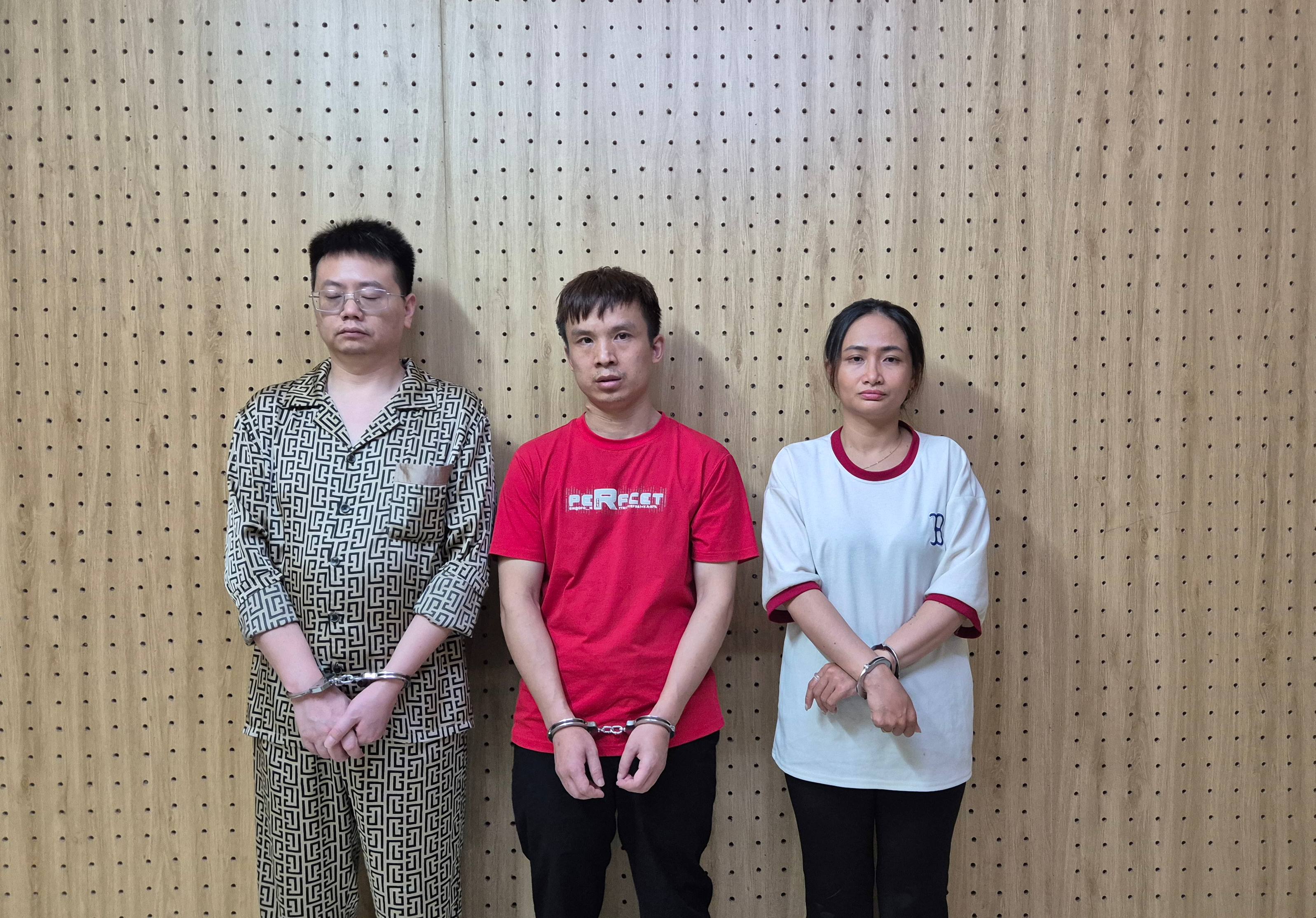 Bắt tạm giam hai người nước ngoài tổ chức cho người khác ở lại Việt Nam trái phép