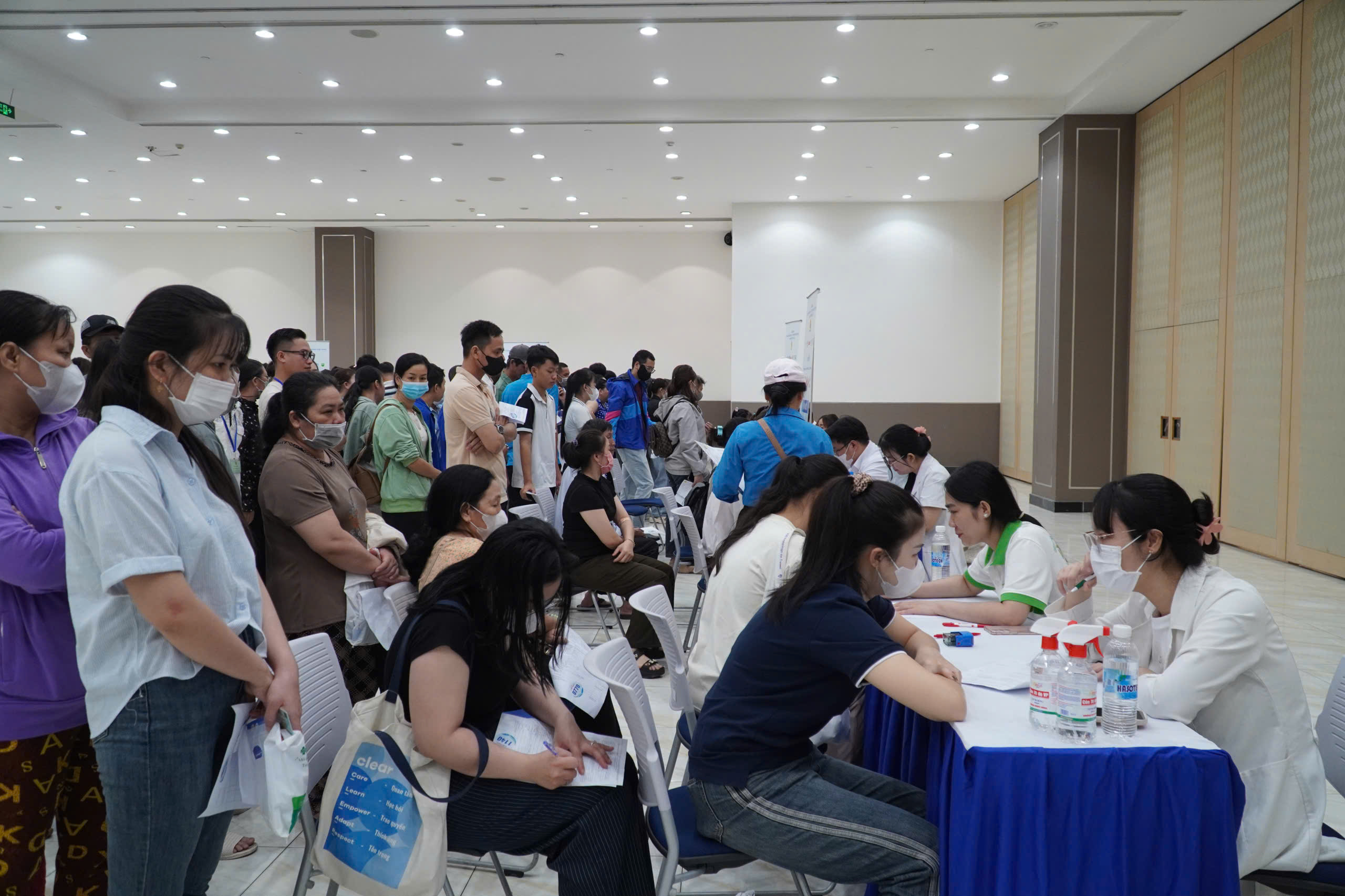 Tổ chức ngày hội “Trao sức khoẻ - Tư vấn pháp luật cho công nhân” ở TP Hồ Chí Minh