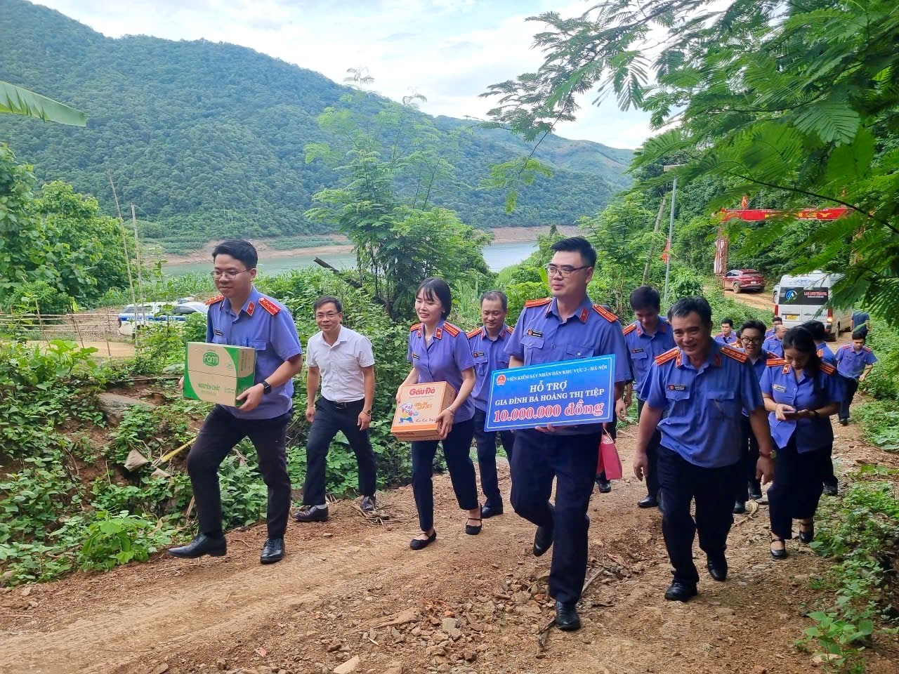 VKSND khu vực 2, TP Hà Nội mang yêu thương đến vùng cao xã Chiềng Sung, tỉnh Sơn La