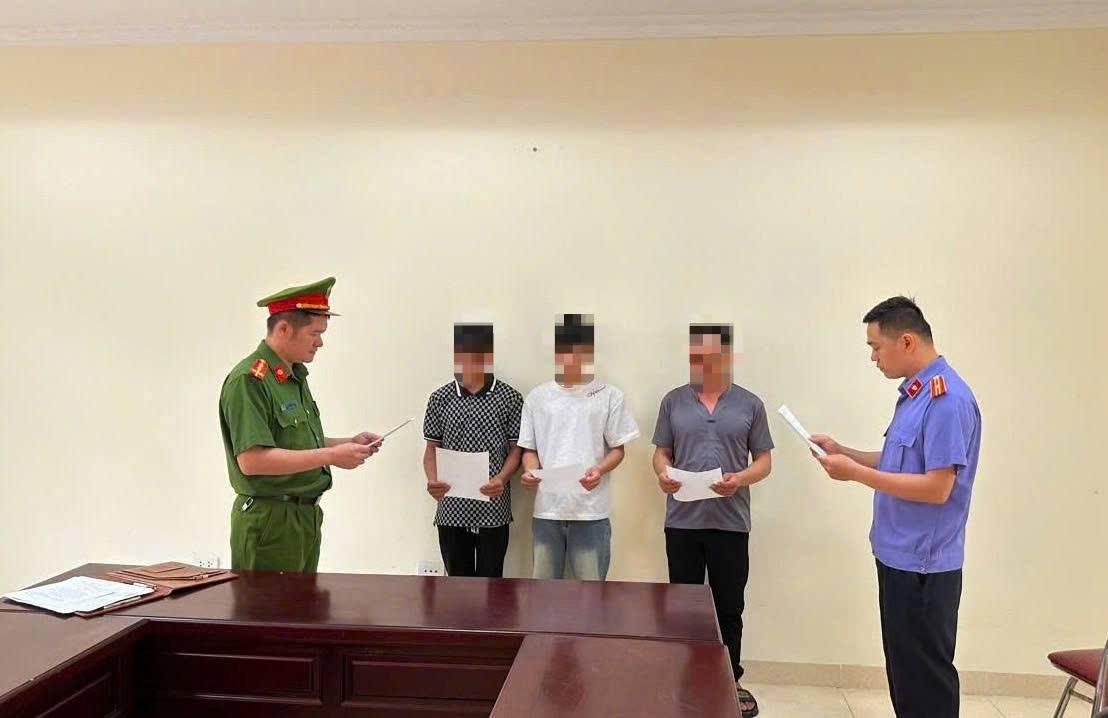 Phê chuẩn khởi tố 3 đối tượng gây rối trật tự công cộng và sử dụng trái phép vũ khí quân dụng