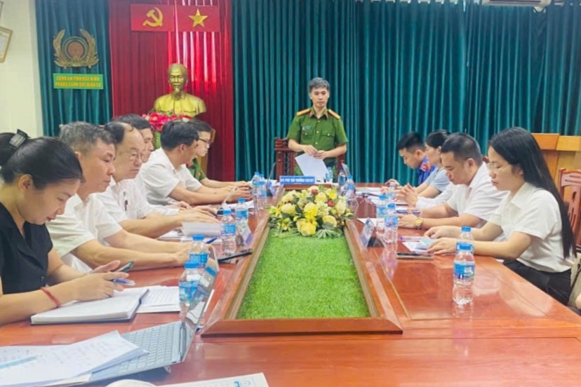 Phiên họp xem xét áp dụng biện pháp chuyển hướng với người phạm tội chưa thành niên