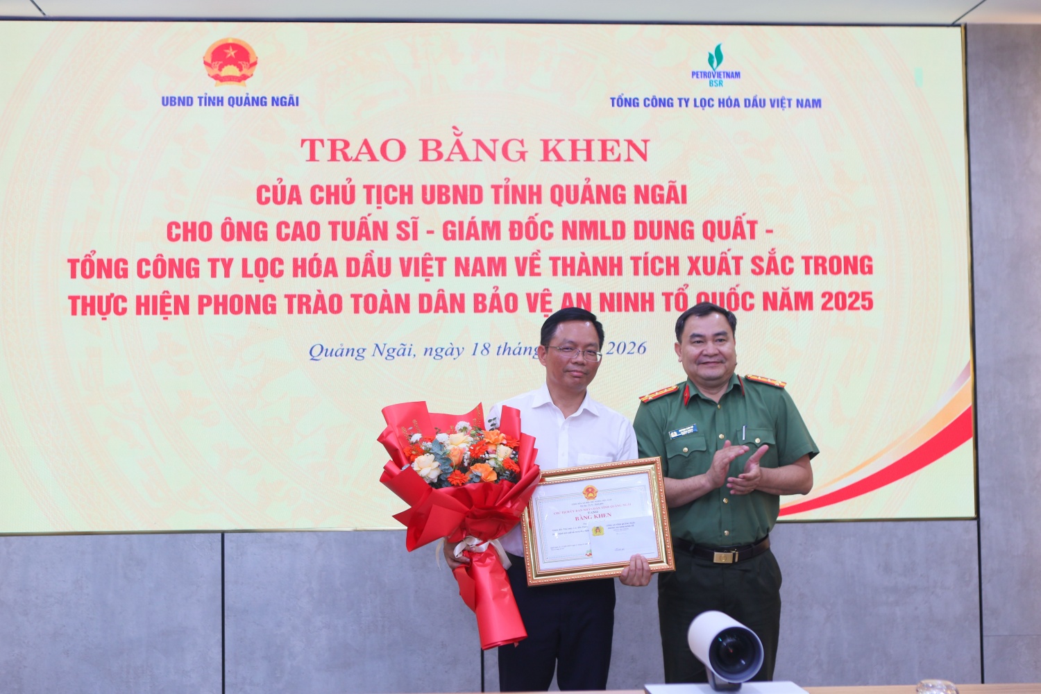 Giám đốc NMLD Dung Quất - Cao Tuấn Sĩ được UBND tỉnh Quảng Ngãi tặng Bằng khen