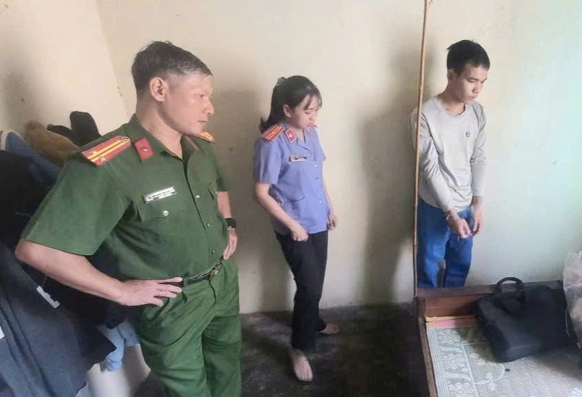 Kiểm sát thực nghiệm hiện trường vụ án trộm cắp 3 heo đất nhà người yêu