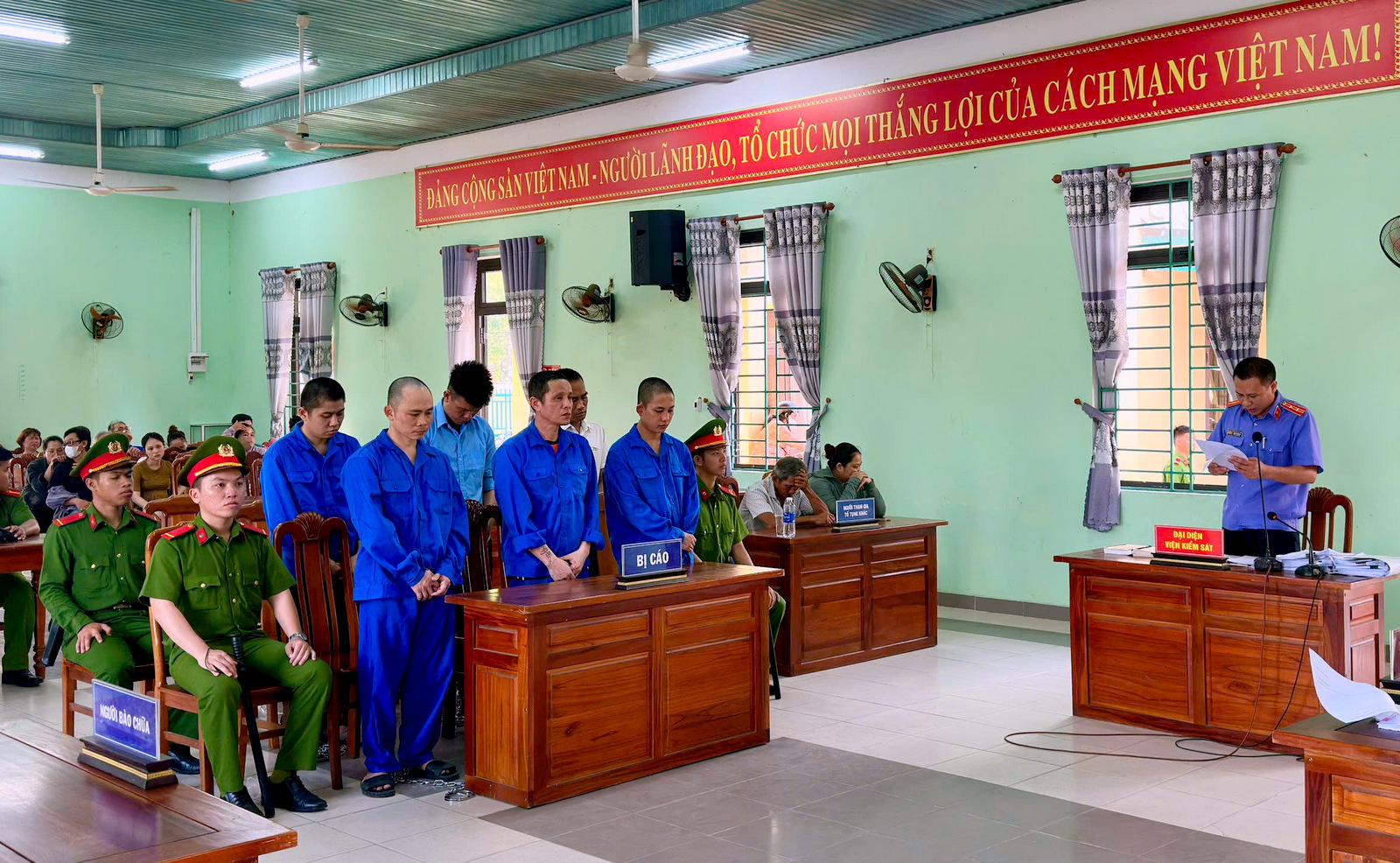 VKSND khu vực 10, TP Đà Nẵng phối hợp xét xử lưu động vụ án ma túy, tuyên phạt các bị cáo hơn 60 năm tù
