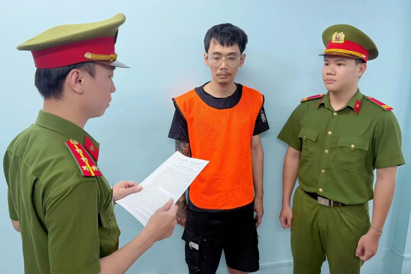 Khởi tố đối tượng gây hư hỏng hàng rào bảo vệ dự án cầu đi bộ qua sông Sài Gòn