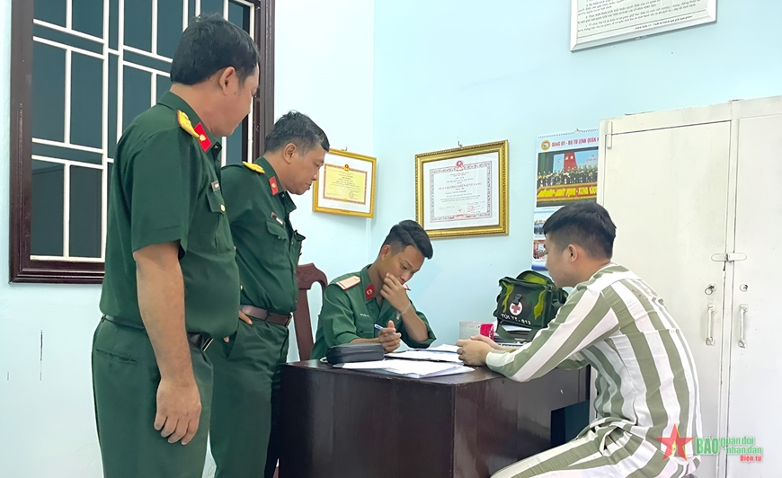 Bộ Quốc phòng quy định danh mục đồ vật cấm đưa vào nơi chấp hành án phạt tù