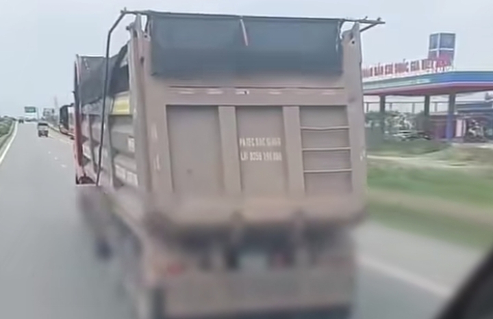 Tài xế điều khiển xe đầu kéo đánh võng trên đường có thể bị phạt đến 50 triệu đồng