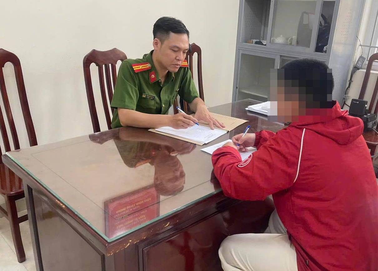 Xác minh vụ cô gái trẻ bị shipper hành hung, lôi tóc kéo lê trên phố Nguyễn Chí Thanh