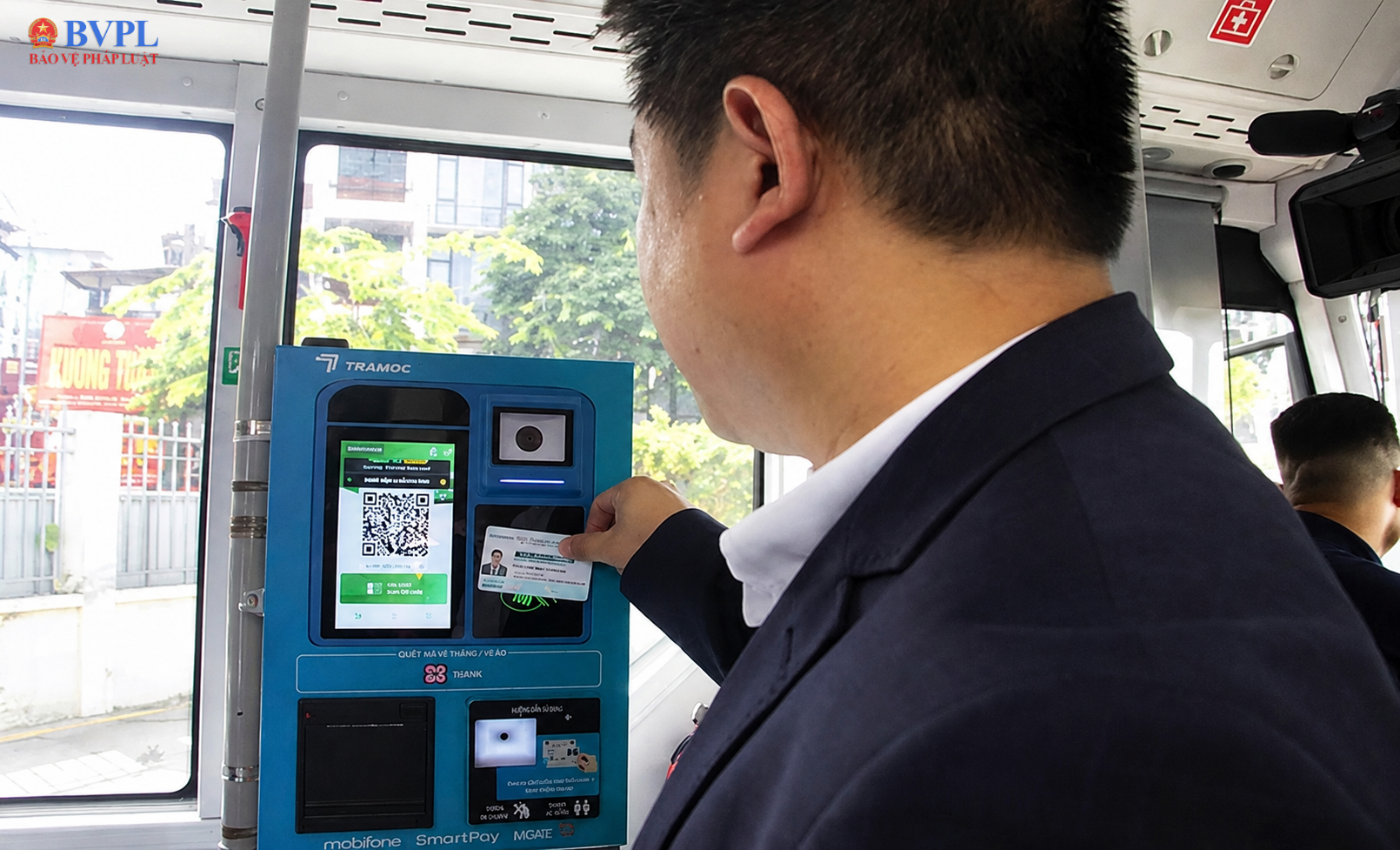 Hà Nội vận hành vé điện tử liên thông cho xe buýt, metro