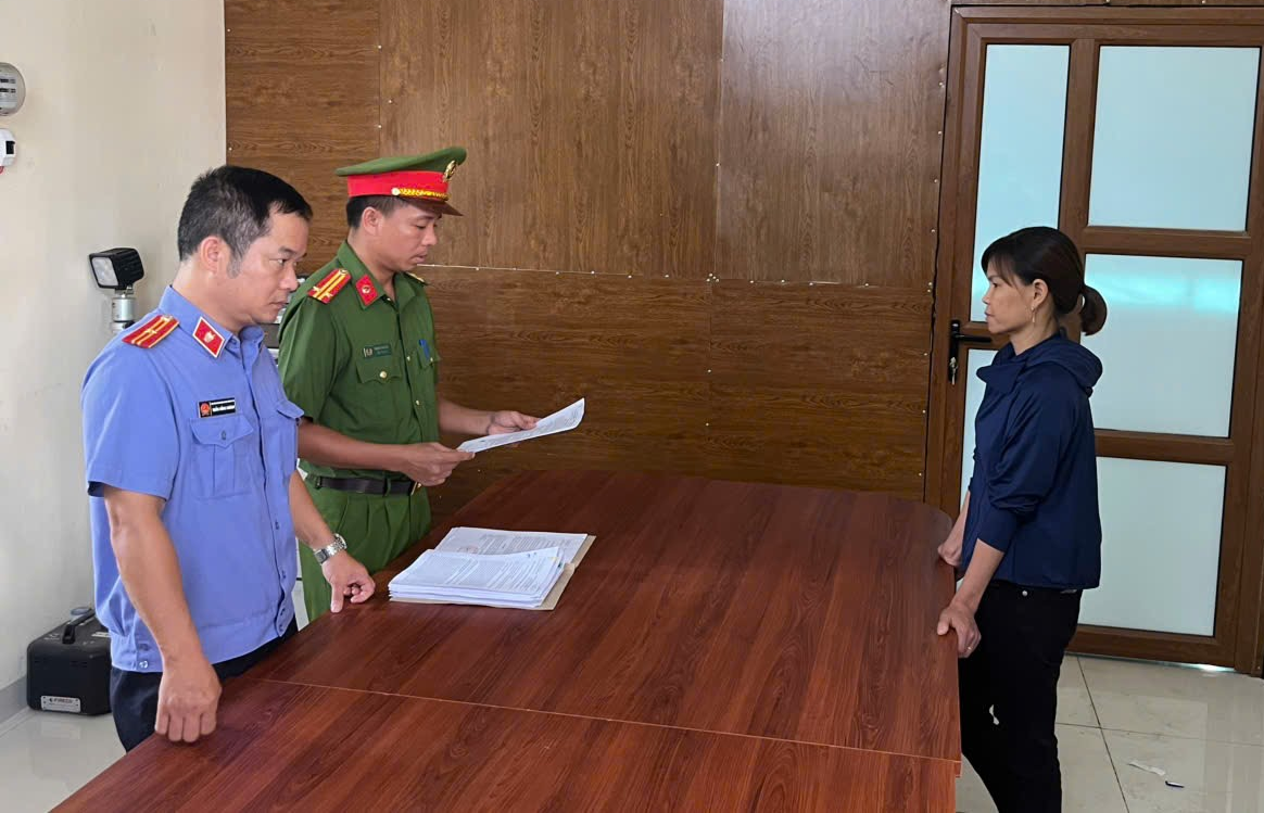 Phê chuẩn khởi tố bị can trong vụ xịt nước cao áp vào mặt người bán rau