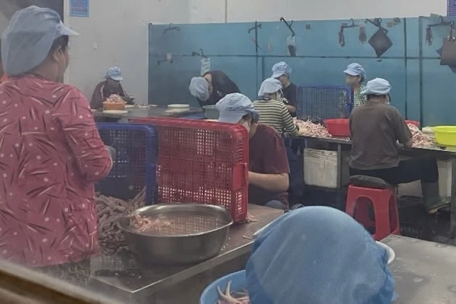 Phát hiện hơn 7 tấn chân gà hết hạn, không rõ nguồn gốc tại cơ sở sản xuất