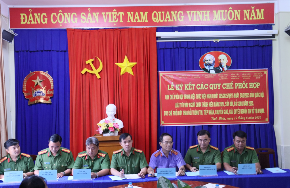 VKSND Khu vực 3 tỉnh Vĩnh Long ký kết 3 Quy chế phối hợp