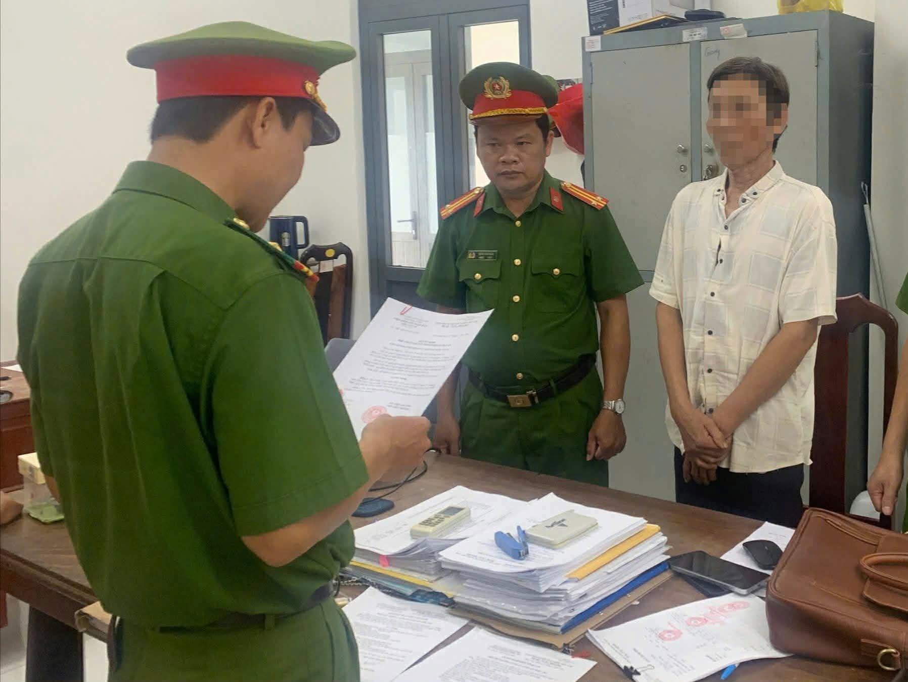 Bắt tạm giam đối tượng thực hiện hành vi “hiếp dâm”