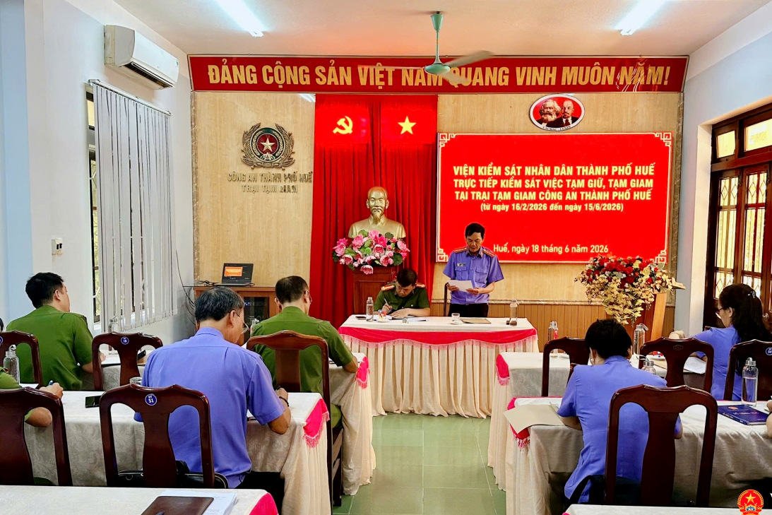 VKSND TP Huế trực tiếp kiểm sát tại Trại tạm giam Công an thành phố