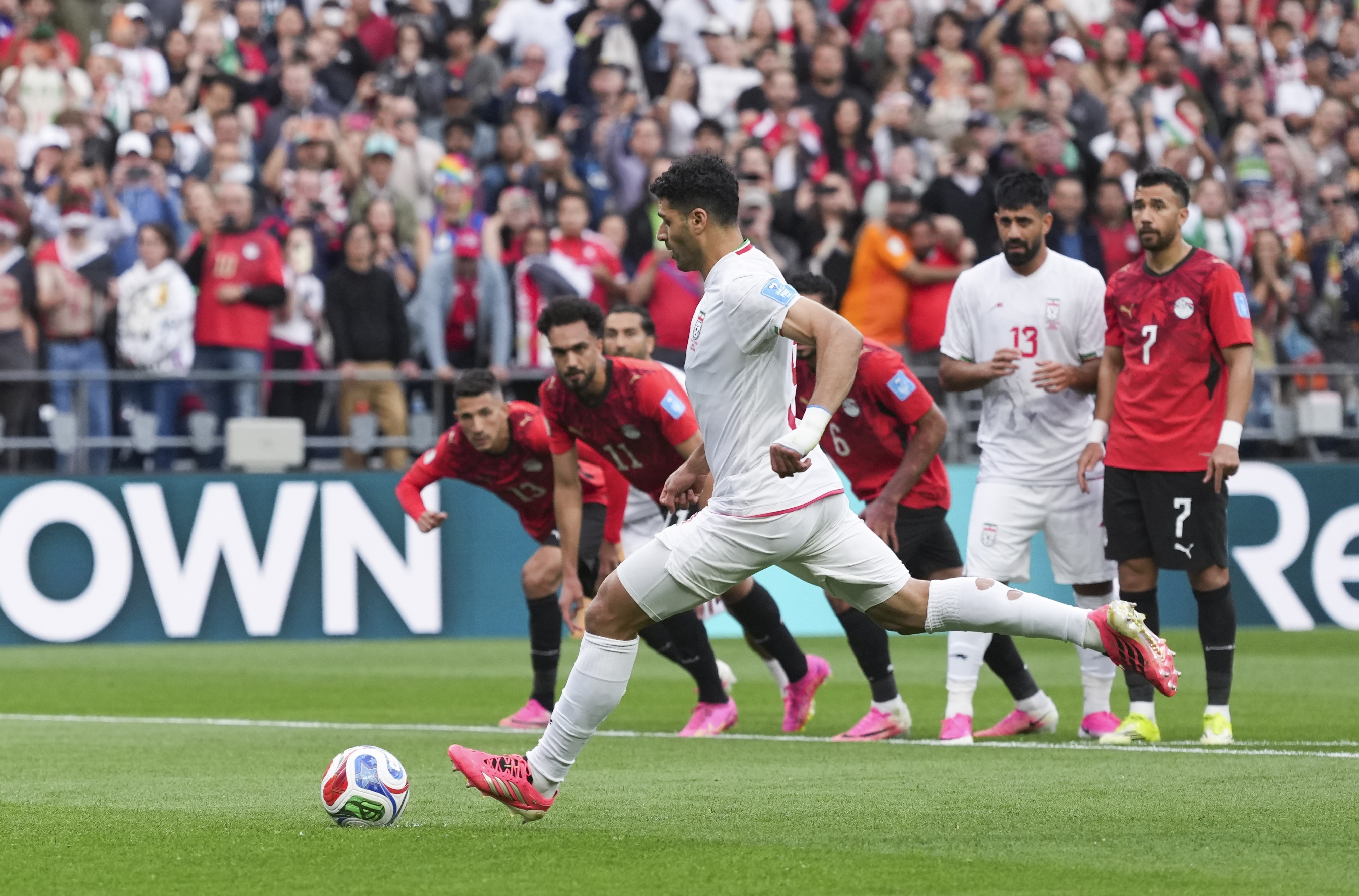 World Cup 2026 Iran chờ phép màu sau hai lần VAR tước cơ hội đi tiếp
