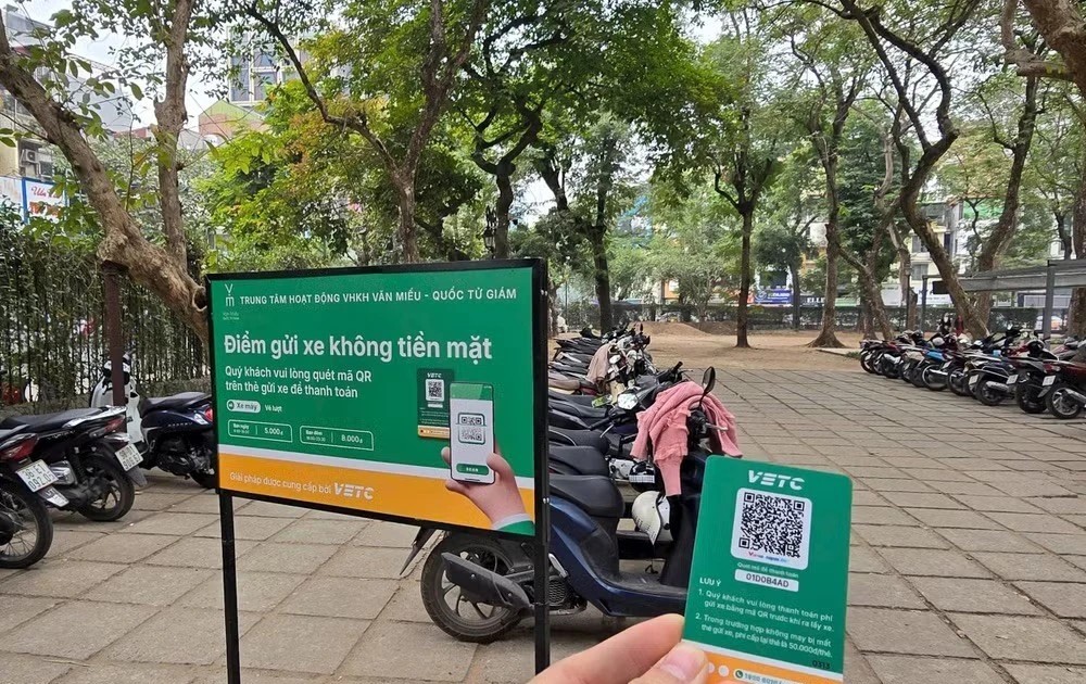 Từ ngày 1 7, gần 3 000 bãi đỗ xe ở Hà Nội áp dụng thu phí điện tử không dùng tiền mặt