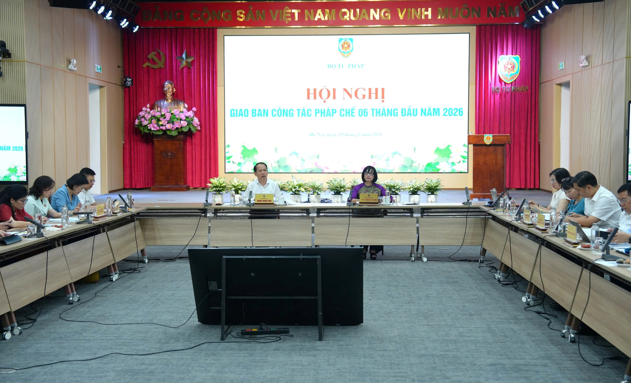 Đổi mới mạnh mẽ công tác pháp chế, góp phần hoàn thiện thể chế và thúc đẩy phát triển đất nước