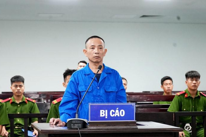Mâu thuẫn hát karaoke, dùng dao cứa cổ bạn