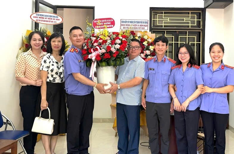 Nhiều cơ quan, đơn vị chúc mừng Văn phòng đại diện Miền Trung - Tây Nguyên Báo Bảo vệ pháp luật nhân Ngày Báo chí Cách mạng Việt Nam