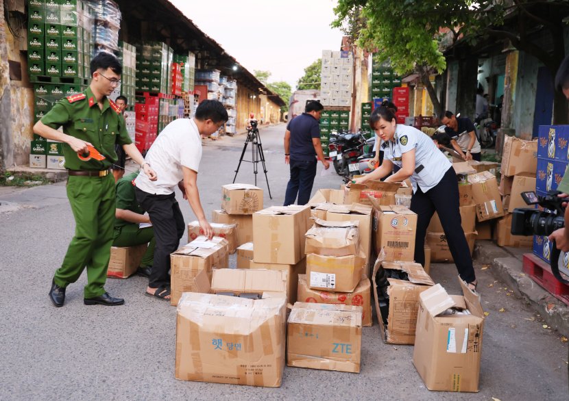 Triệt phá đường dây sản xuất, tiêu thụ sữa tắm giả, dầu gội giả quy mô cực lớn