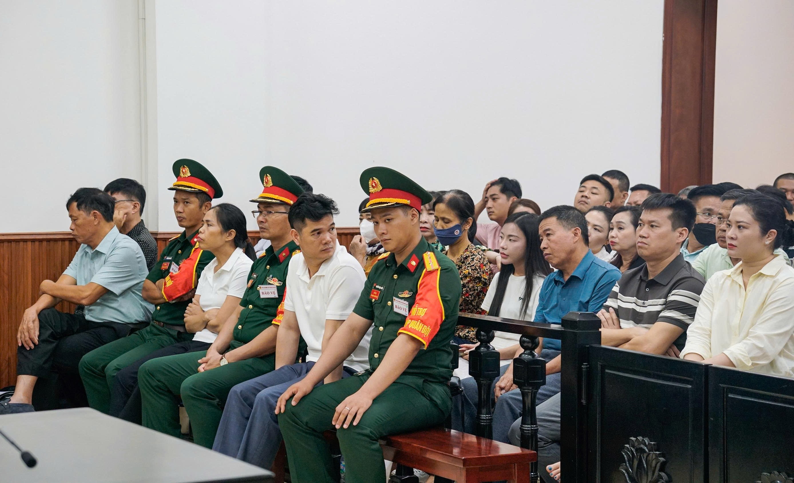 Phát sinh tình tiết mới, tạm dừng phiên phúc thẩm vụ án Hậu pháo và đồng phạm bán đất sân bay