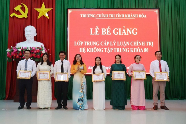 Cán bộ, Kiểm sát viên không ngừng rèn luyện bản lĩnh chính trị, nâng cao năng lực công tác