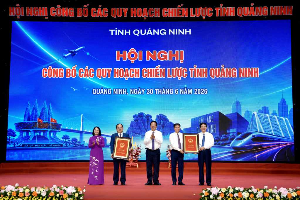 Quảng Ninh công bố 5 quy hoạch chiến lược, trao quyết định đầu tư gần 45 000 tỉ đồng