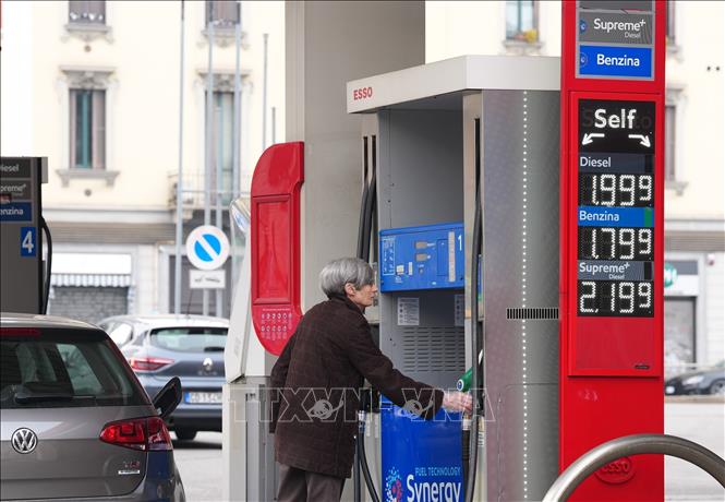 Italy siết chặt quy định cấm xe diesel