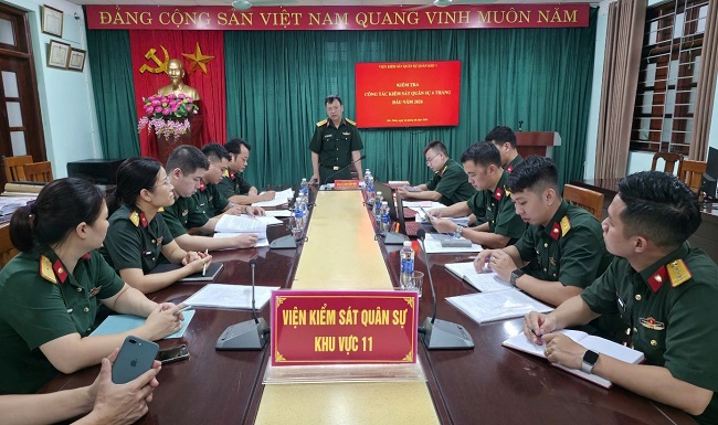 VKSQS quân khu 1 kiểm tra kết quả công tác kiểm sát quân sự 06 tháng đầu năm 2026