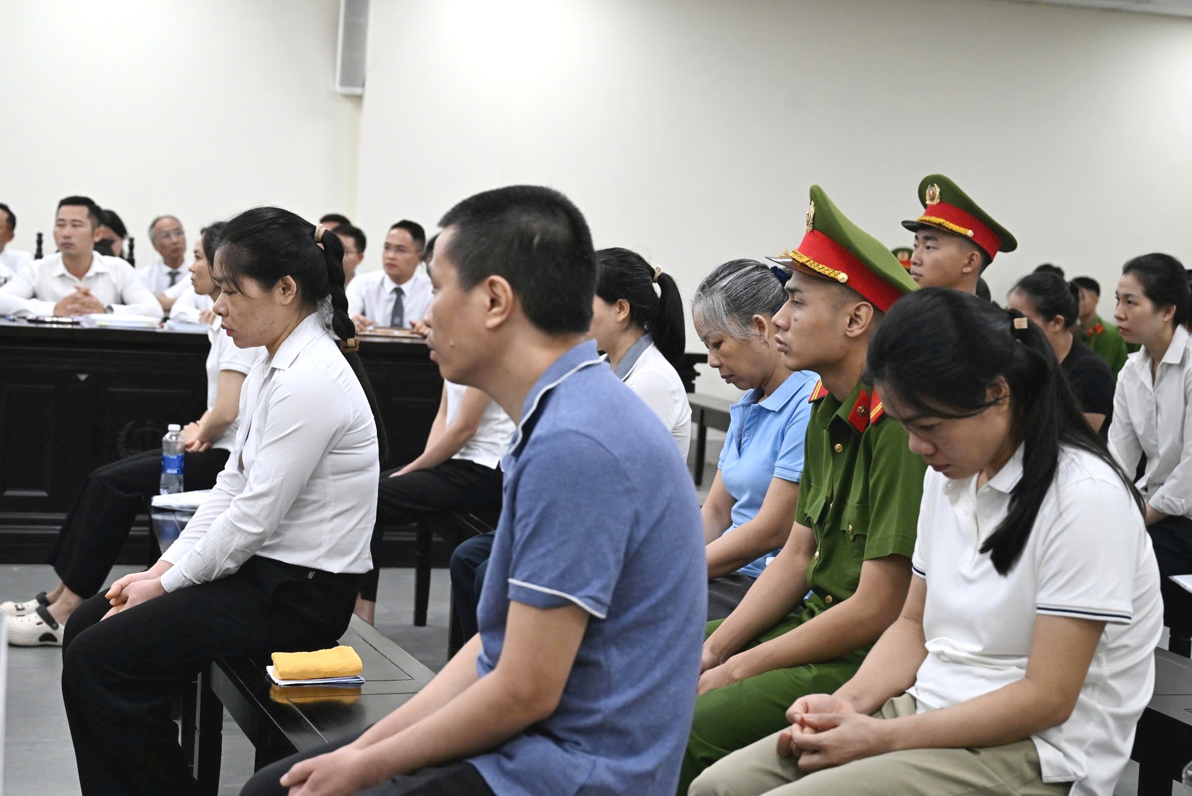 Hoãn xét xử vợ chồng Giám đốc Công ty Herbitech cùng 17 đồng phạm sản xuất hàng giả
