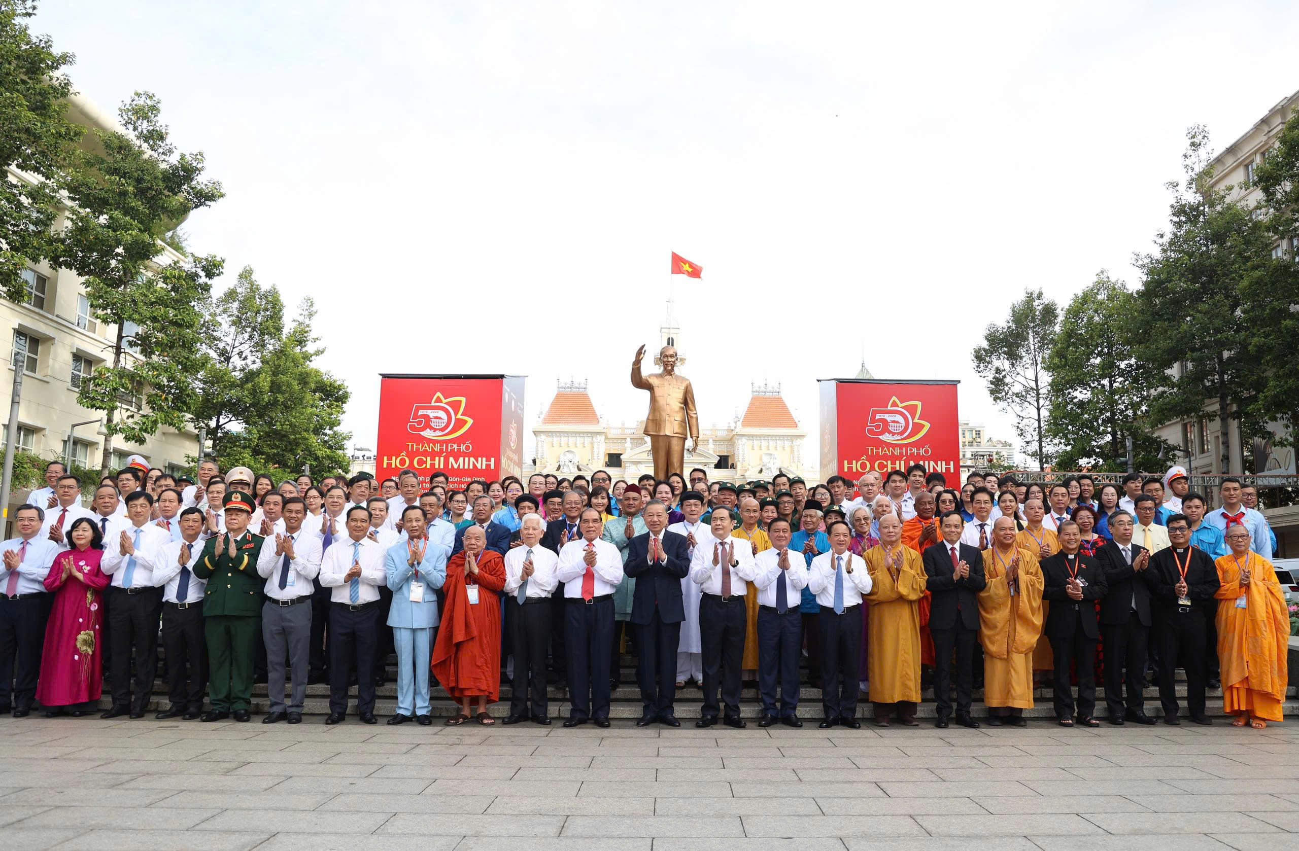 Tổng Bí thư, Chủ tịch nước Tô Lâm dâng hoa nhân 50 năm thành phố mang tên Bác
