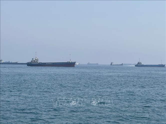 Eo biển Hormuz khôi phục một nửa lưu lượng vận chuyển dầu trước xung đột